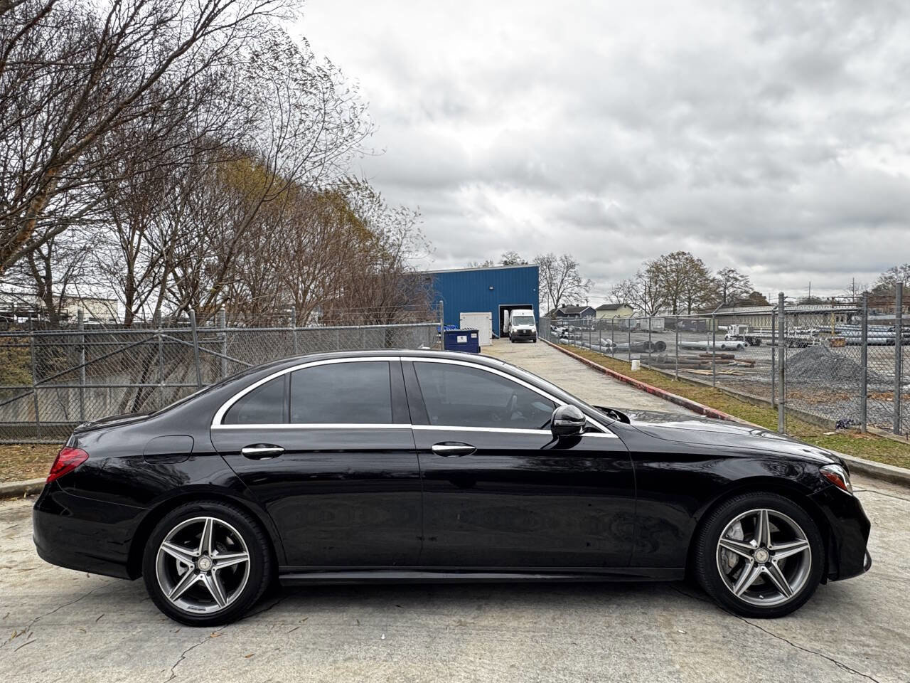 Used 2017 Mercedes-Benz E 300 image 4