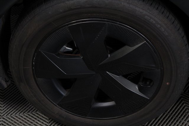 Used 2024 Toyota Prius LE image 9