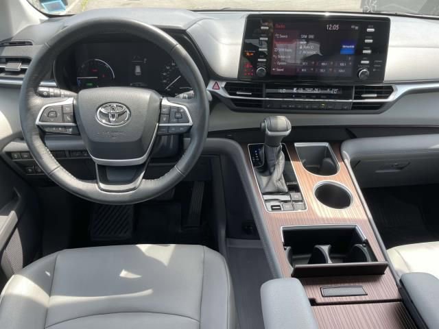Used 2022 Toyota Sienna XLE image 15