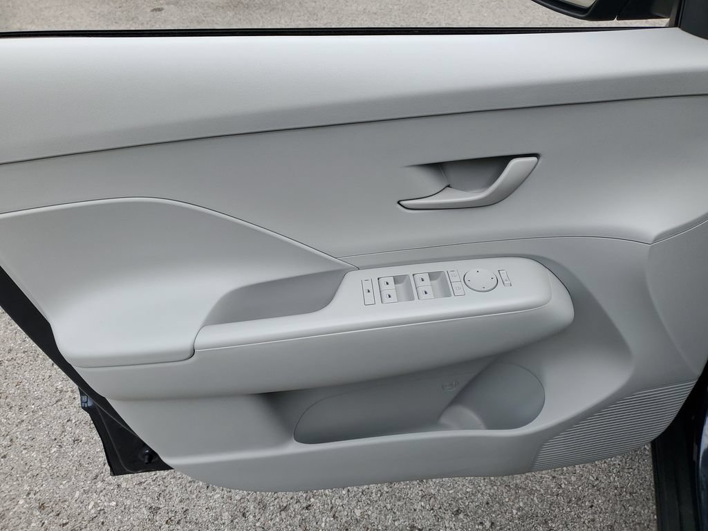 Used 2025 Hyundai Kona SEL FWD image 16