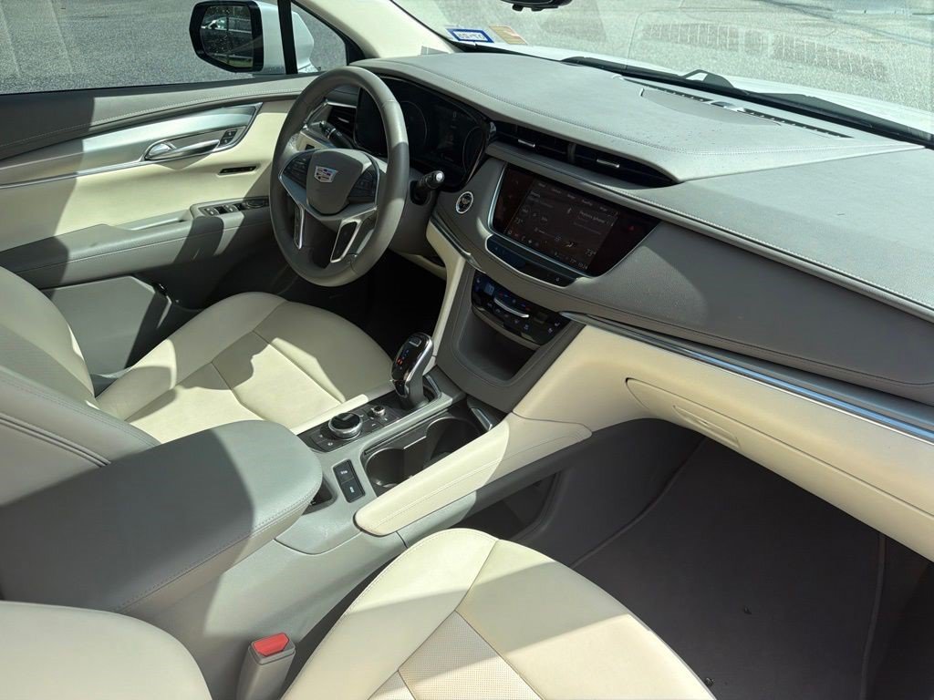 Certified 2022 Cadillac XT5 Premium Luxury w/ Technology Package FWD image 8
