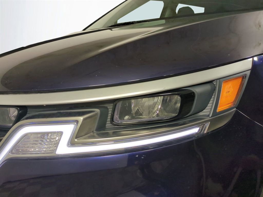 Used 2024 Kia Carnival LX FWD image 10