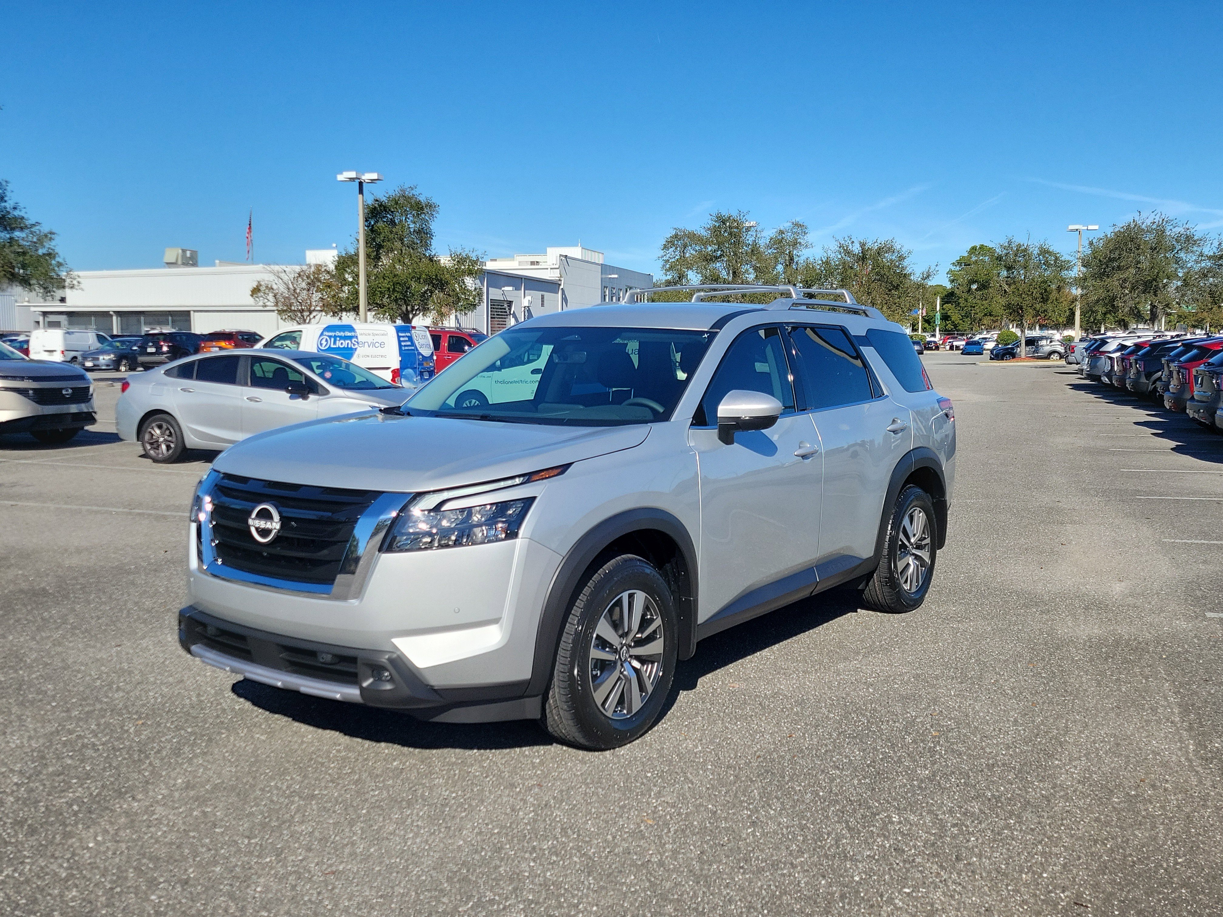 New 2025 Nissan Pathfinder SL image 25
