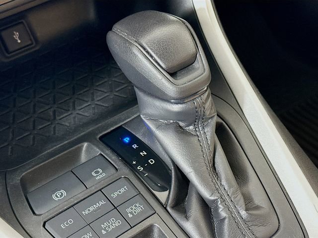 Used 2020 Toyota RAV4 LE w/ All Weather Liner Package image 17