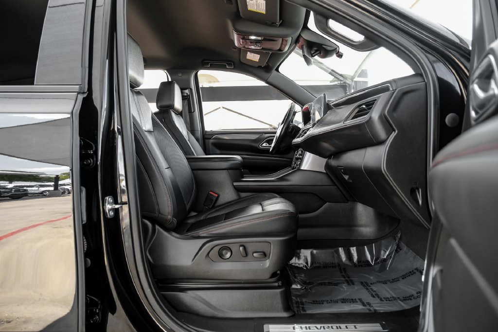 Used 2023 Chevrolet Suburban RST w/ Luxury Package RWD image 35