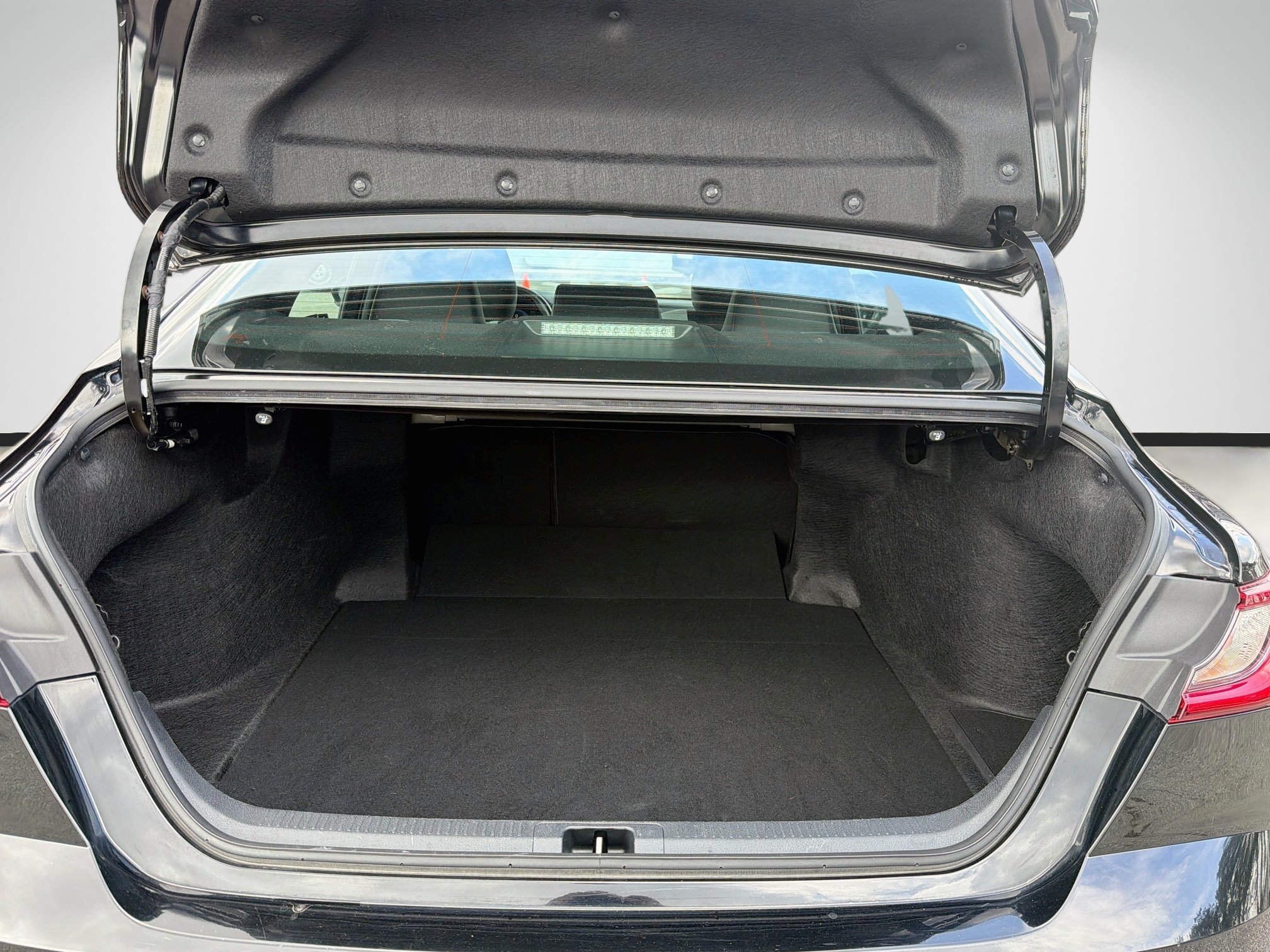 Used 2025 Toyota Camry SE FWD image 12
