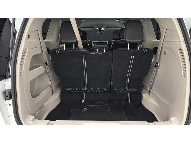 Used 2023 Chrysler Pacifica Touring-L FWD image 25