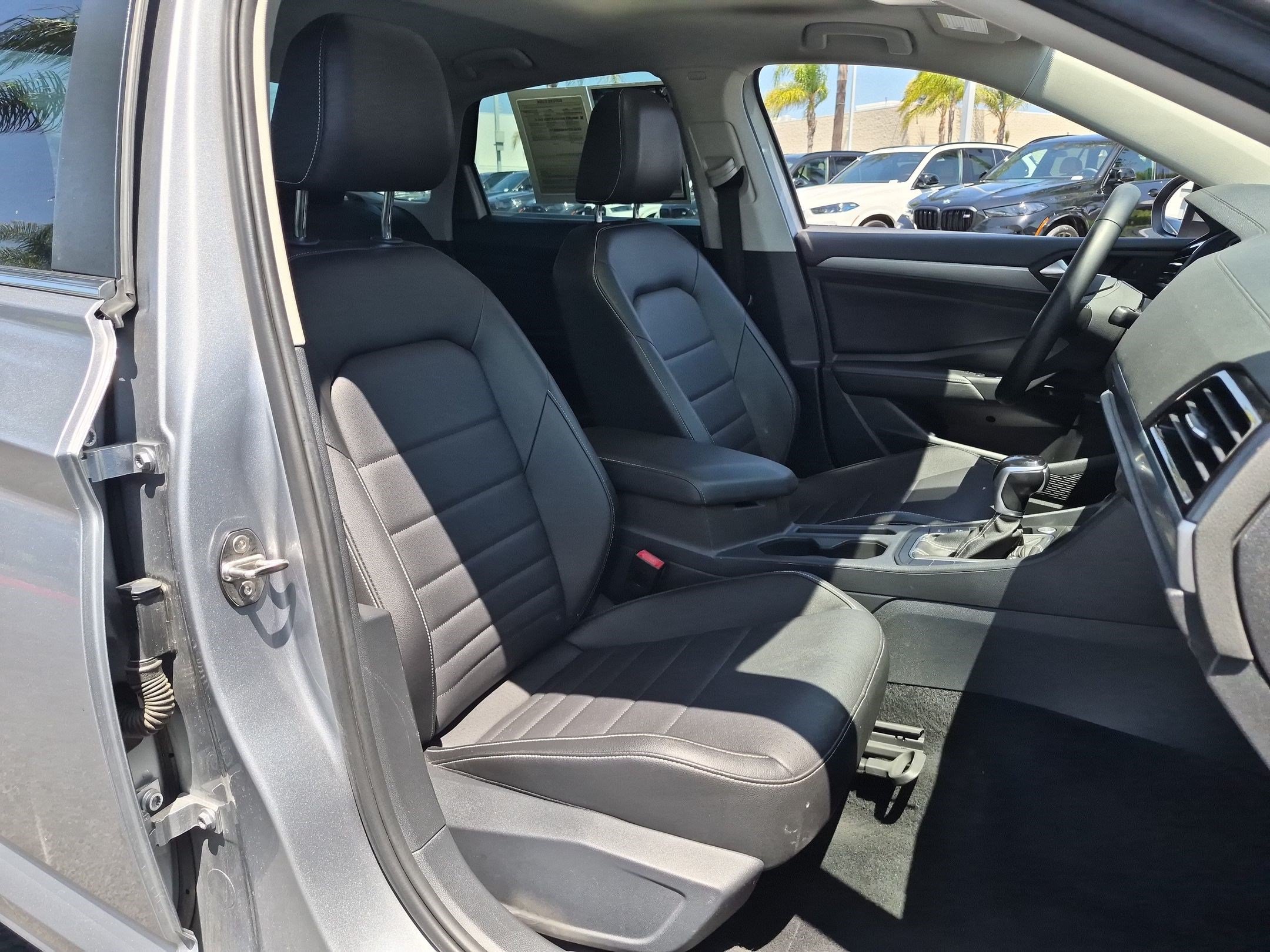 Used 2022 Volkswagen Jetta SE w/ Panoramic Sunroof Package FWD image 32