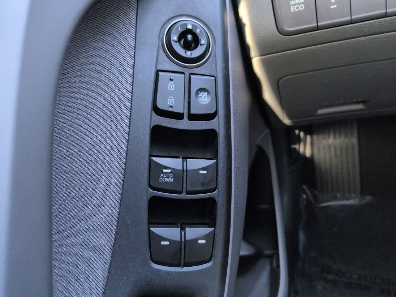 Used 2014 Hyundai Elantra SE w/ Option Group 02 FWD image 22