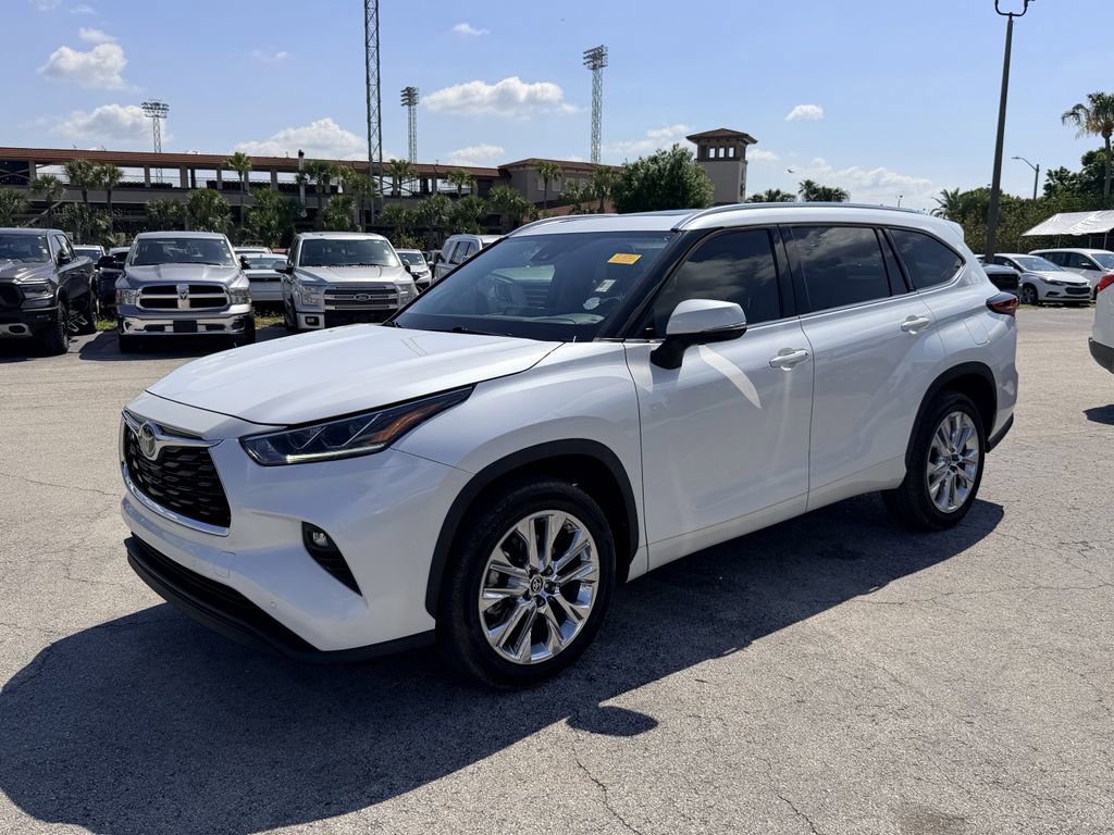 Used 2023 Toyota Highlander Limited image 9