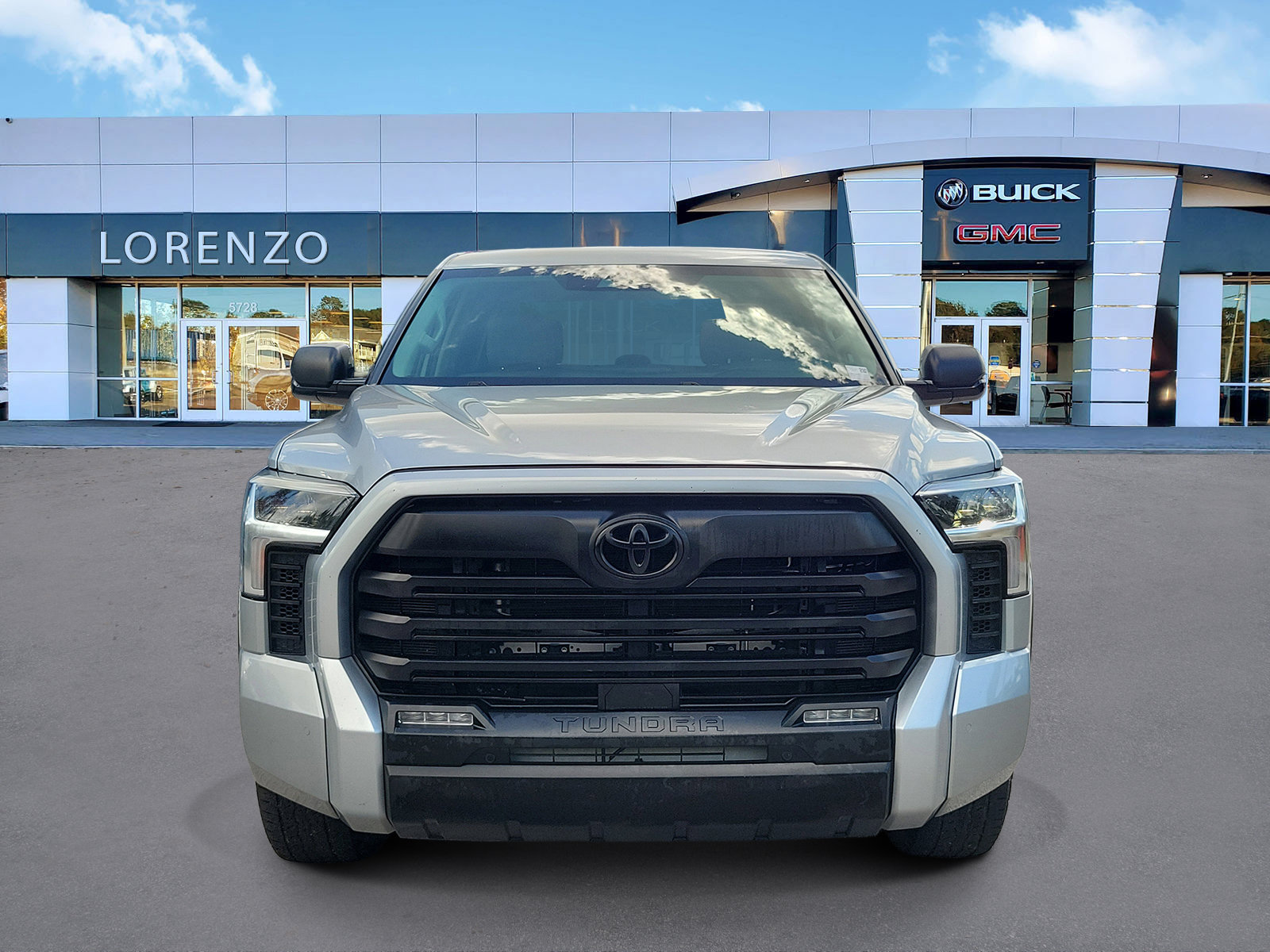 Used 2022 Toyota Tundra SR5 w/ Convenience Package RWD image 2
