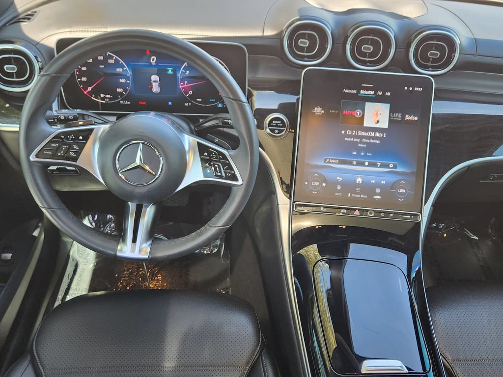 Used 2025 Mercedes-Benz GLC 300 image 3