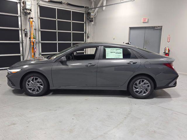 New 2026 Hyundai Elantra Hybrid FWD image 4