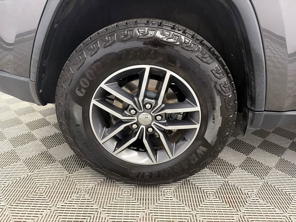 Used 2018 Jeep Grand Cherokee Limited image 18