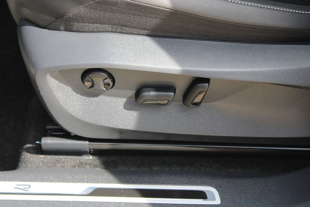 Certified 2024 Volkswagen Tiguan SE R-Line FWD image 10