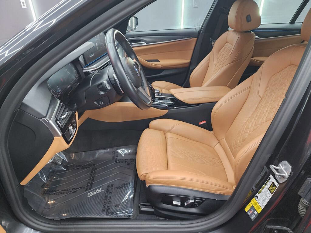 Used 2023 BMW 530e w/ M Sport Package image 9