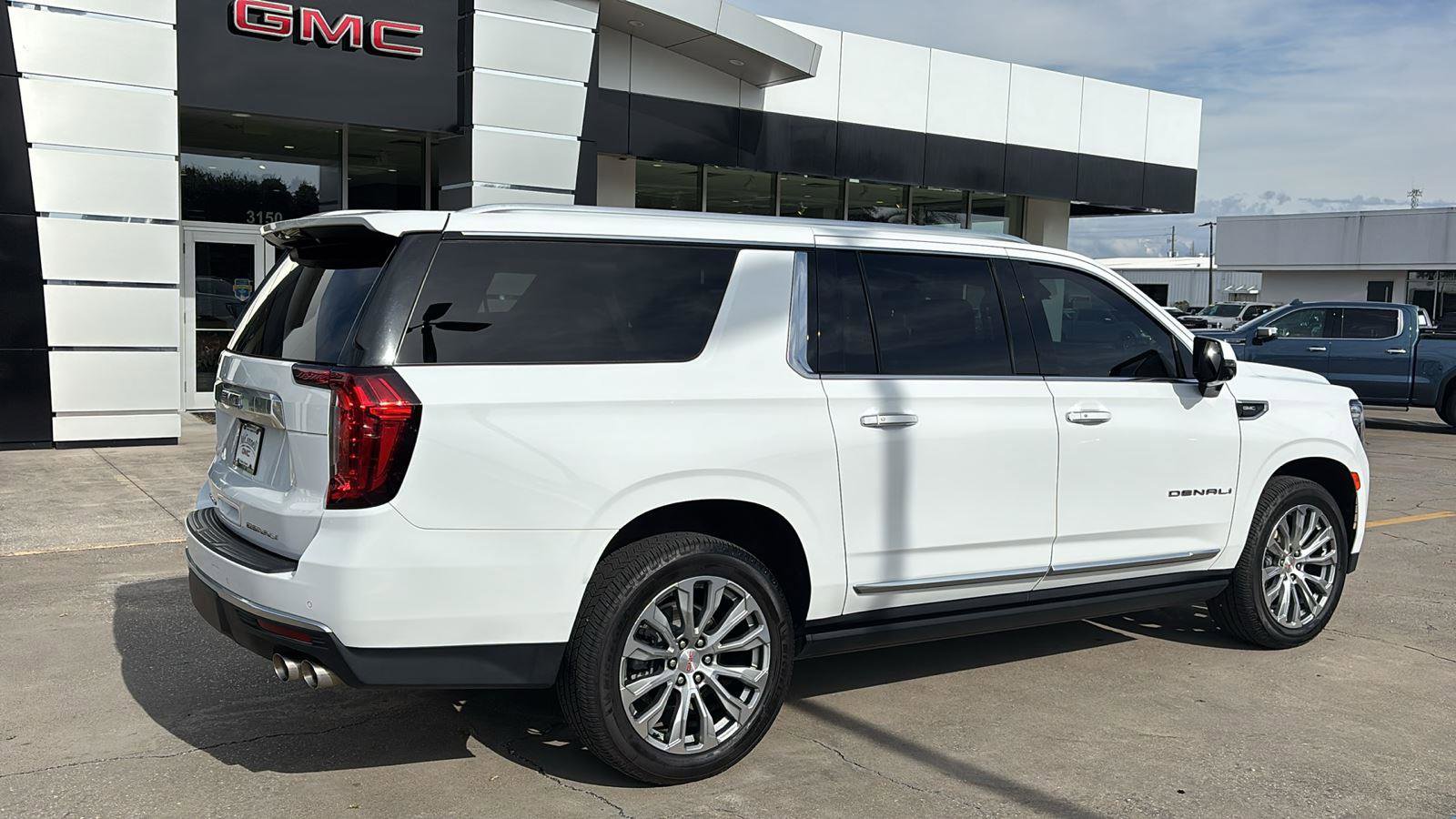 Used 2023 GMC Yukon XL Denali image 7
