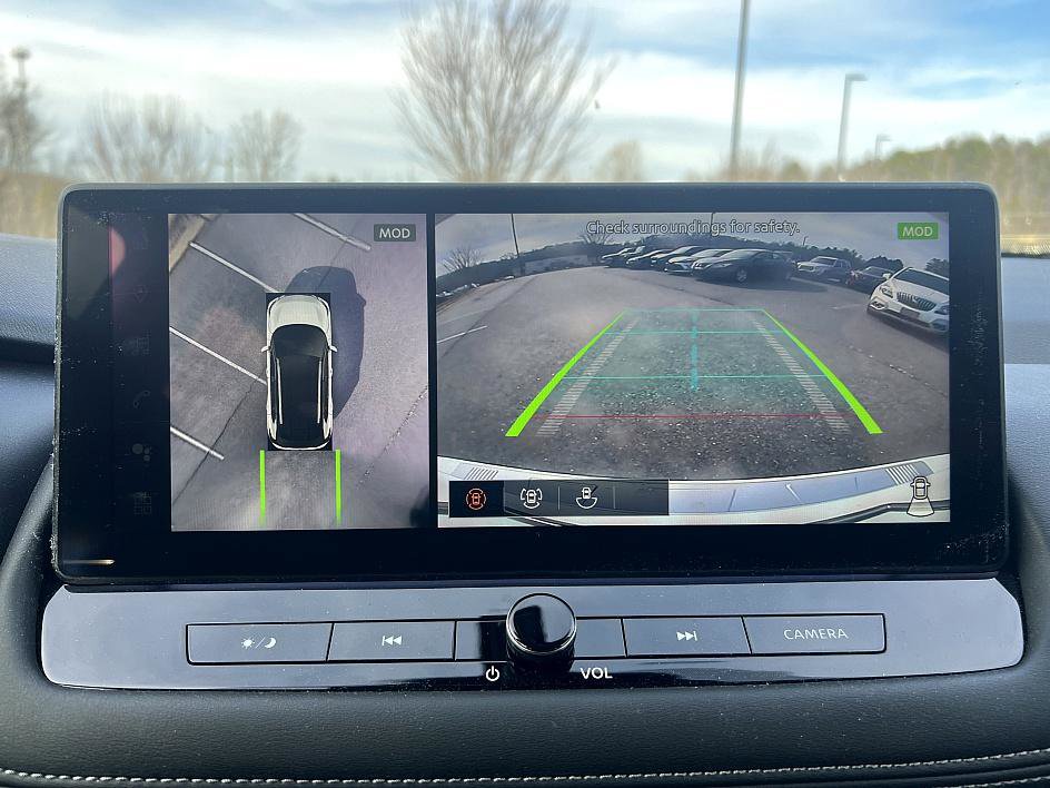 Certified 2025 Nissan Rogue SL w/ Tech Package image 4