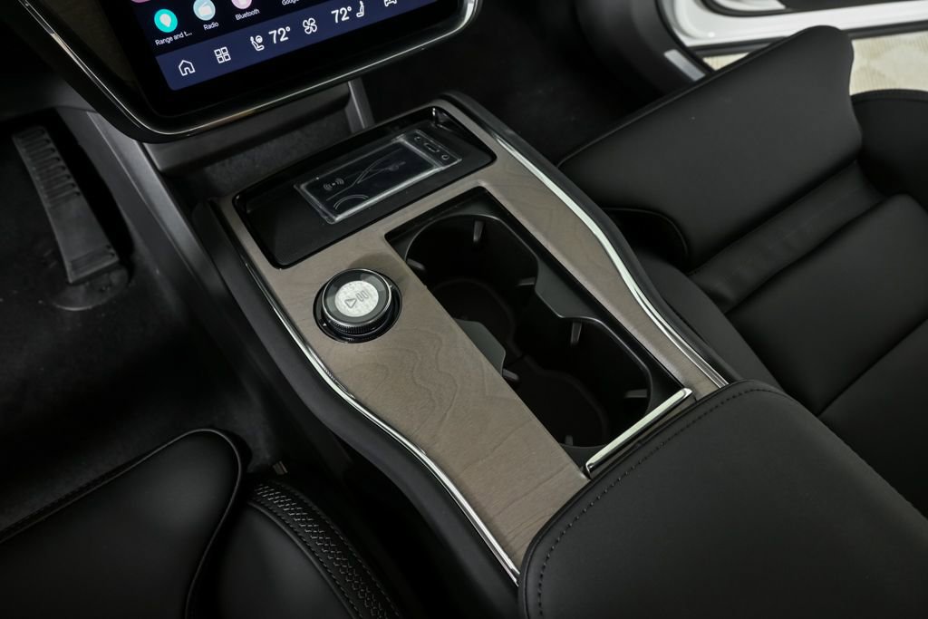 New 2025 Volvo EX90 Plus w/ Protection Package Premier image 17