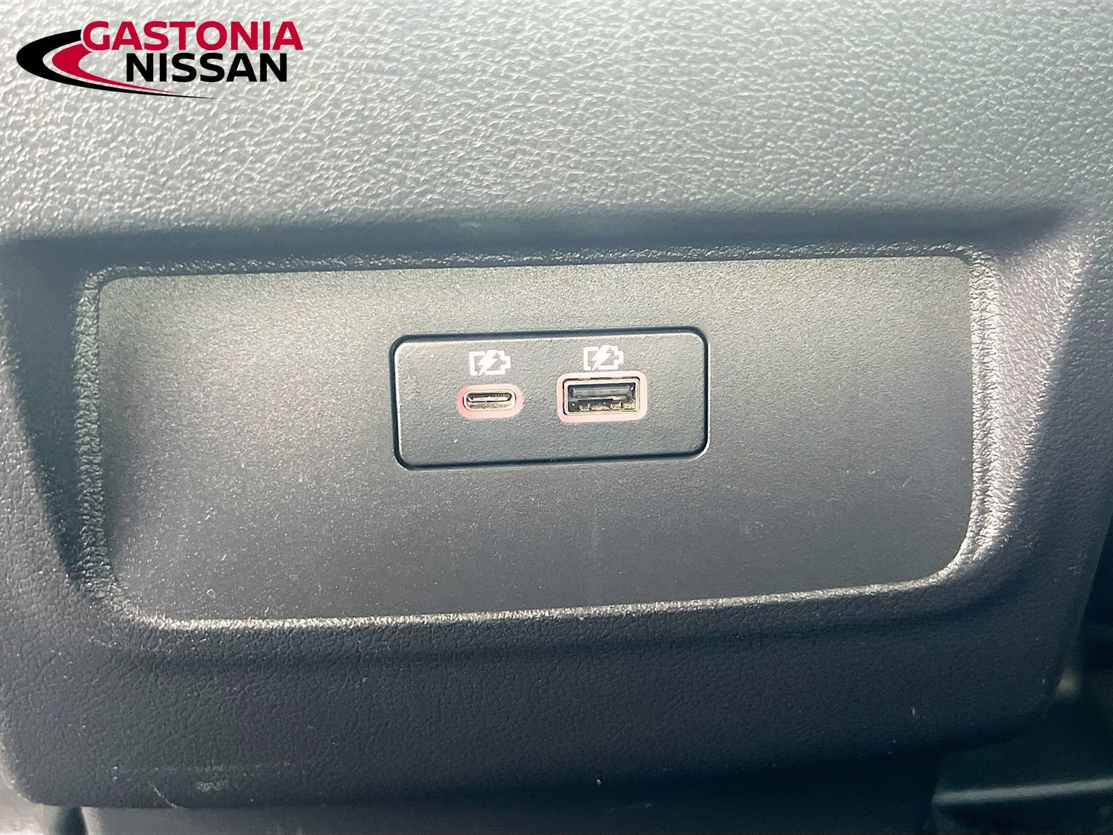 Used 2023 Nissan Frontier SV image 31