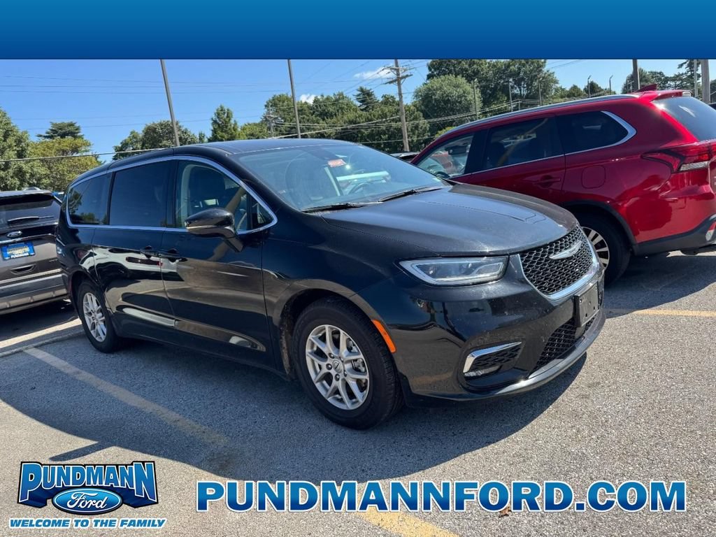 Used 2024 Chrysler Pacifica Touring-L FWD image 1