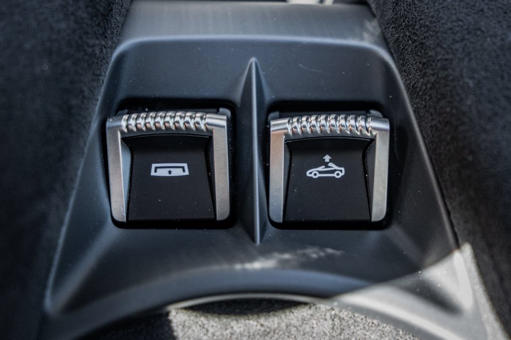 Used 2024 McLaren 750S Spider RWD image 31