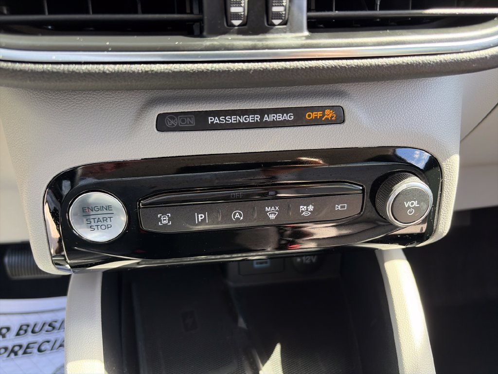 Used 2023 Ford Escape Platinum AWD/4WD image 25