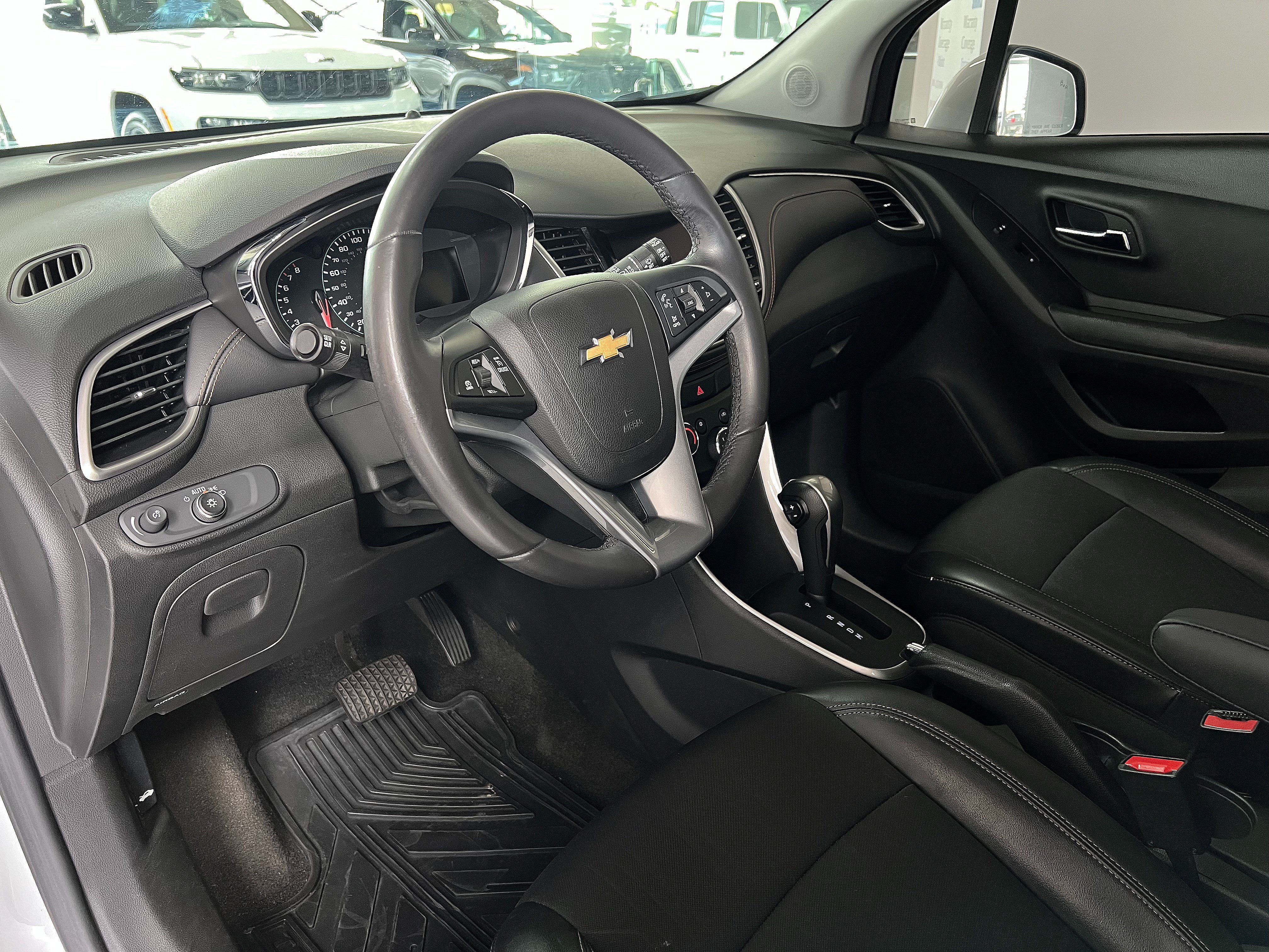 Used 2021 Chevrolet Trax LT w/ Driver Confidence Package AWD/4WD image 9