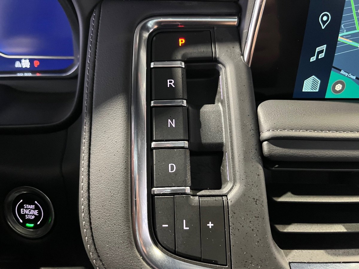Used 2024 Chevrolet Suburban Z71 image 18