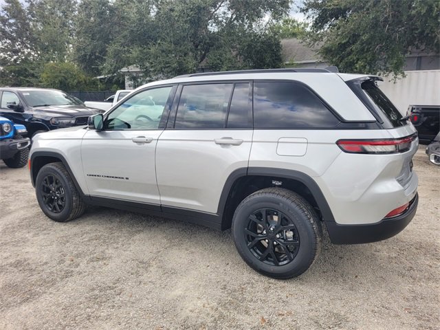 New 2025 Jeep Grand Cherokee Altitude image 11