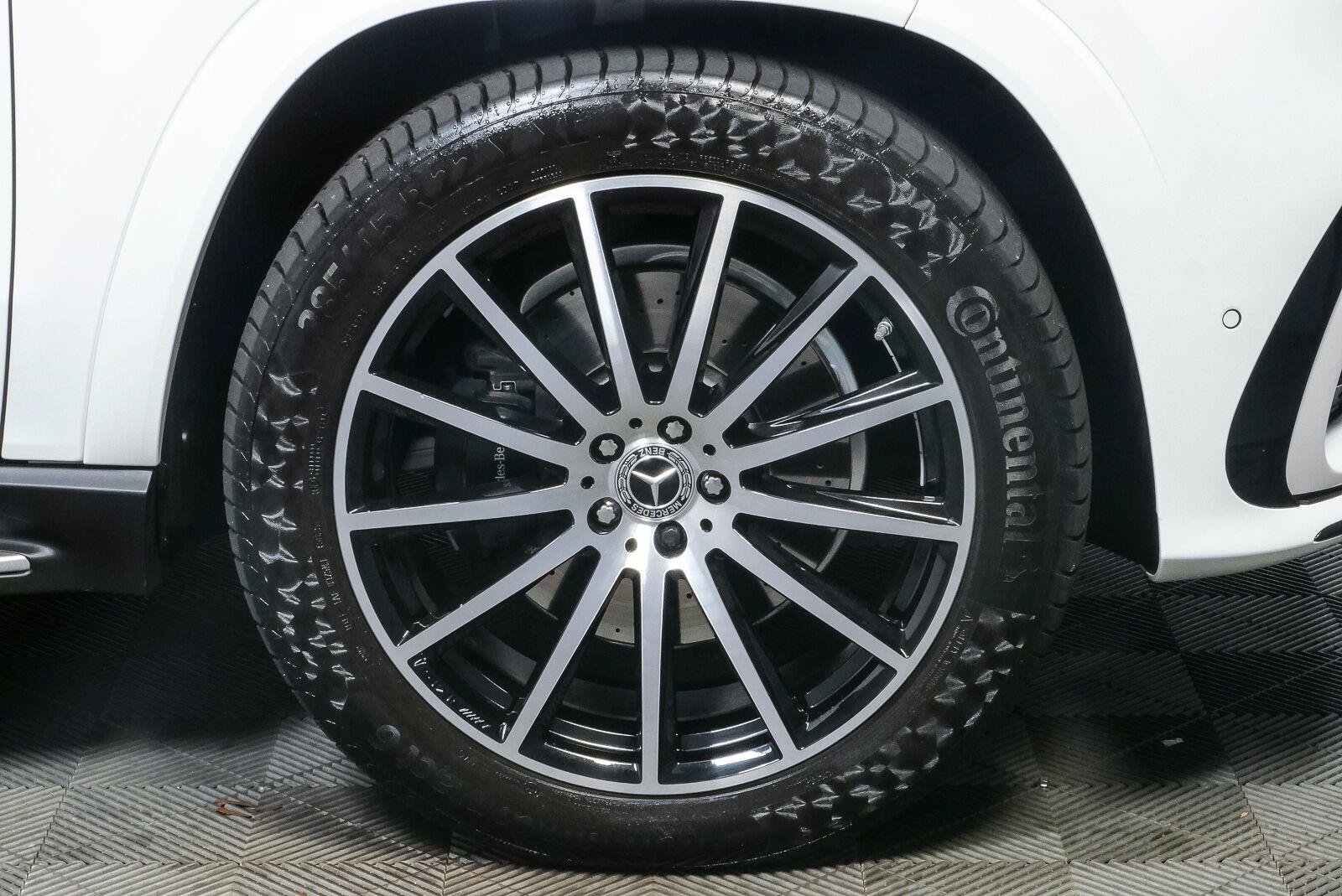 Used 2024 Mercedes-Benz GLS 580 4MATIC image 43