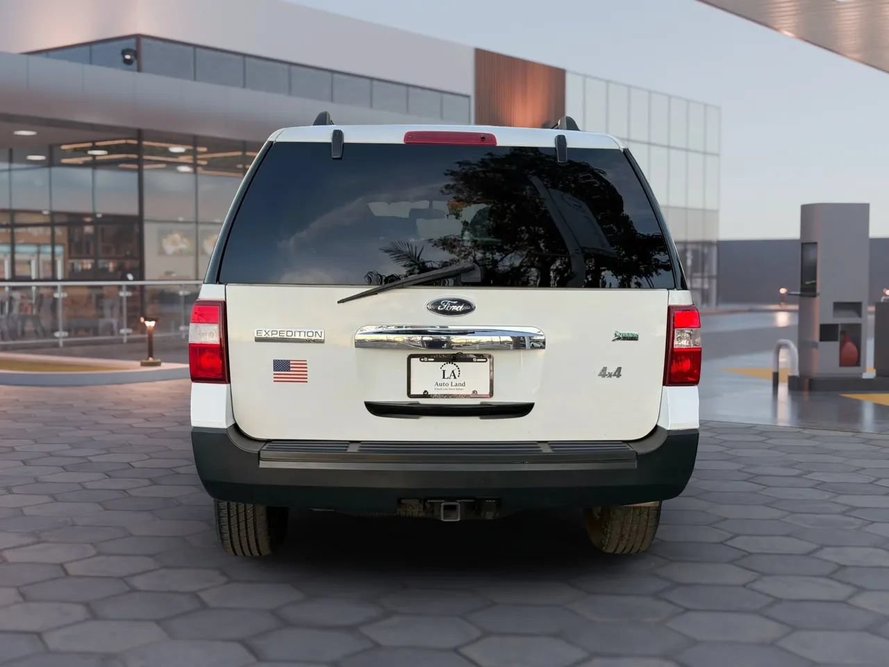 Used 2010 Ford Expedition XLT AWD/4WD image 5
