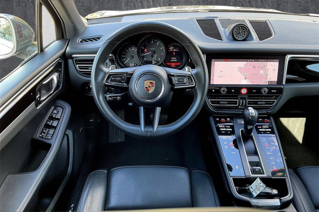 Used 2022 Porsche Macan Base image 8