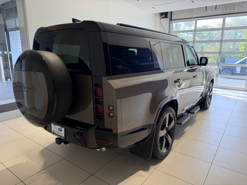 New 2025 Land Rover Defender 130 X-Dynamic SE image 5