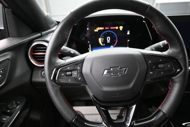 Used 2025 Chevrolet Trax RS FWD image 8