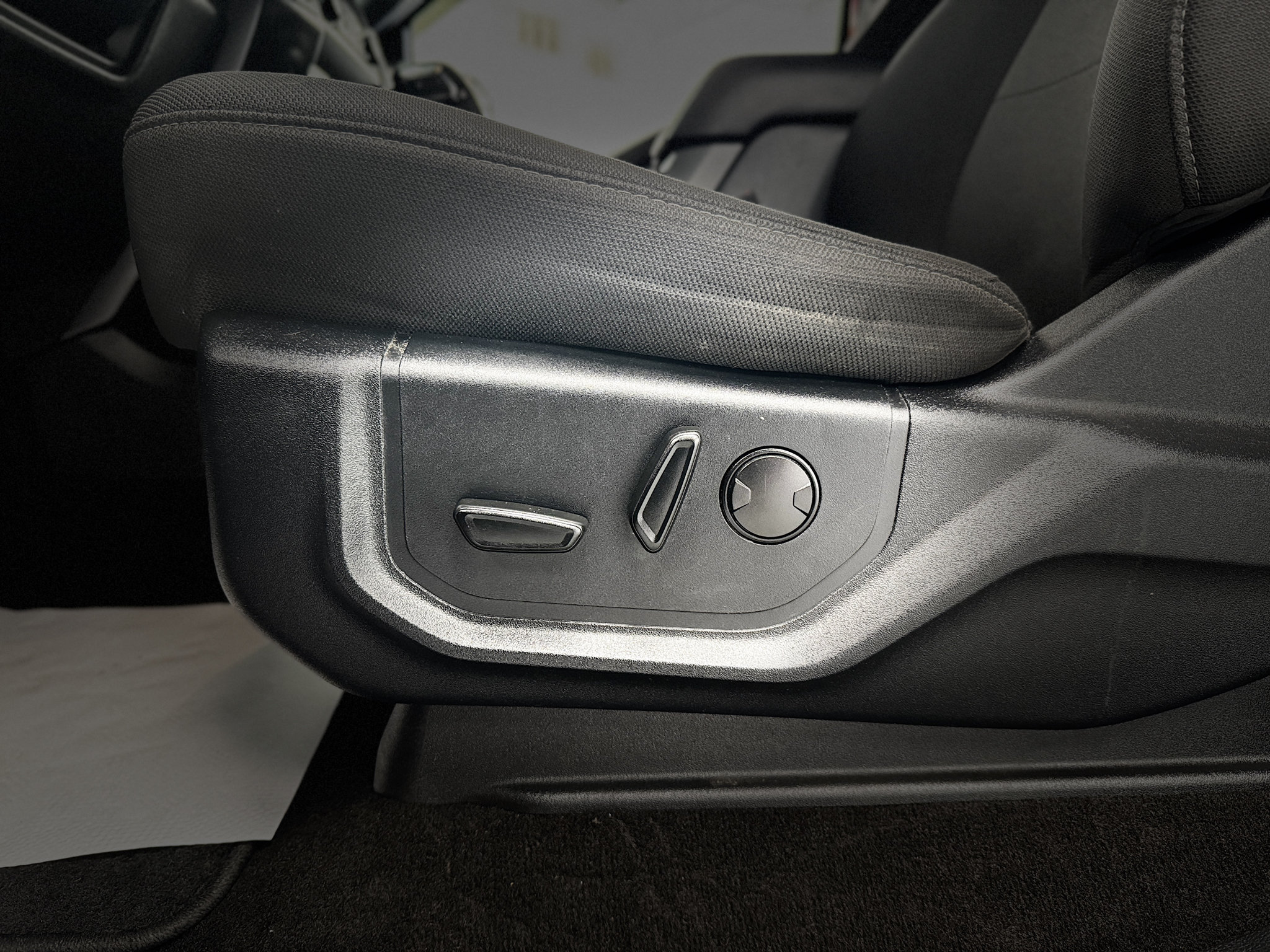 Used 2019 Ford F150 XLT w/ Equipment Group 302A Luxury AWD/4WD image 15