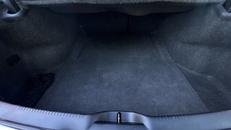Used 2015 Chrysler 300 Limited RWD image 18