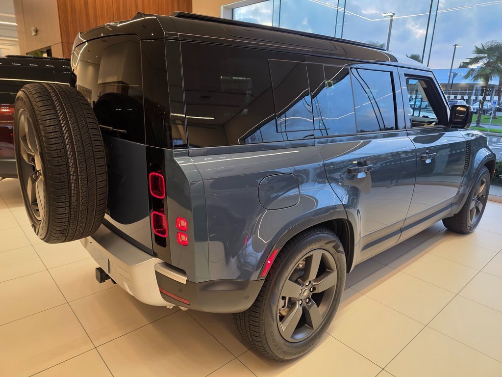 New 2025 Land Rover Defender 110 S image 5