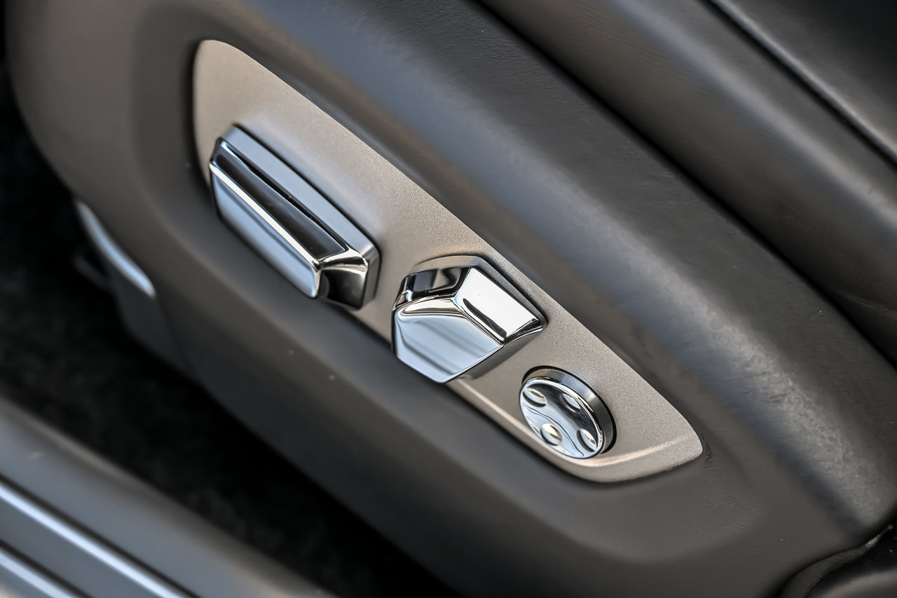 Used 2016 Rolls-Royce Dawn RWD image 31