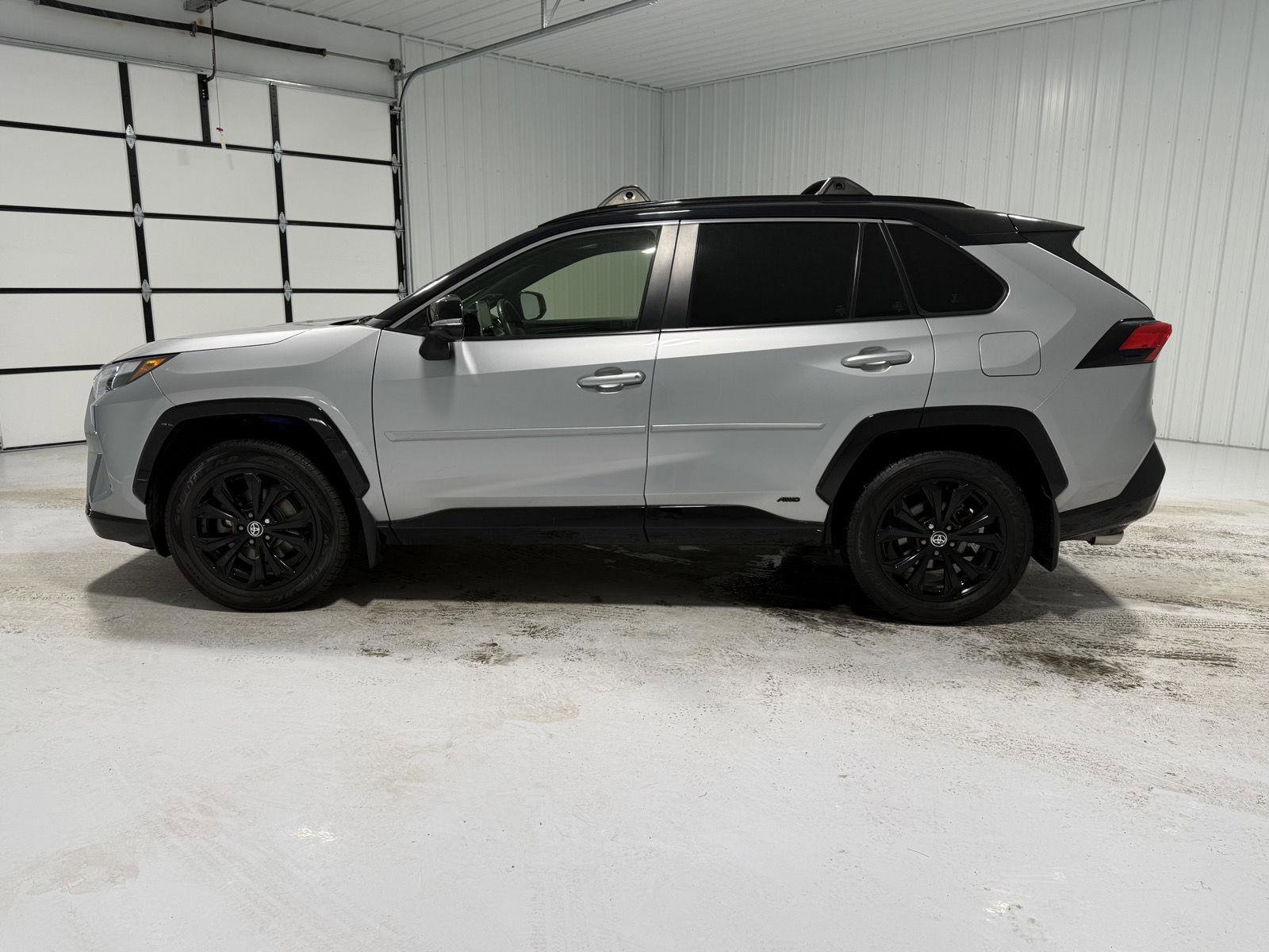 Used 2022 Toyota RAV4 XSE image 3