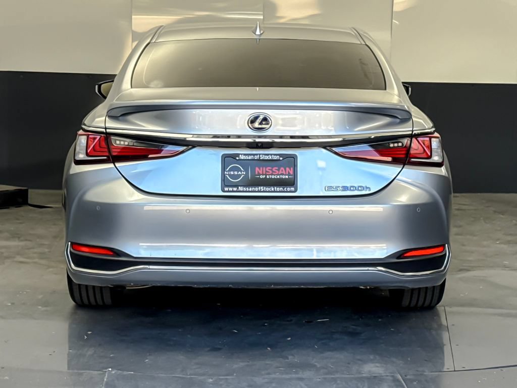Used 2022 Lexus ES 300h w/ Premium Package FWD image 4