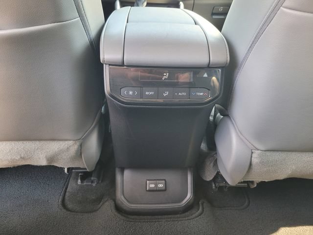 Used 2023 Toyota Highlander XLE AWD/4WD image 15