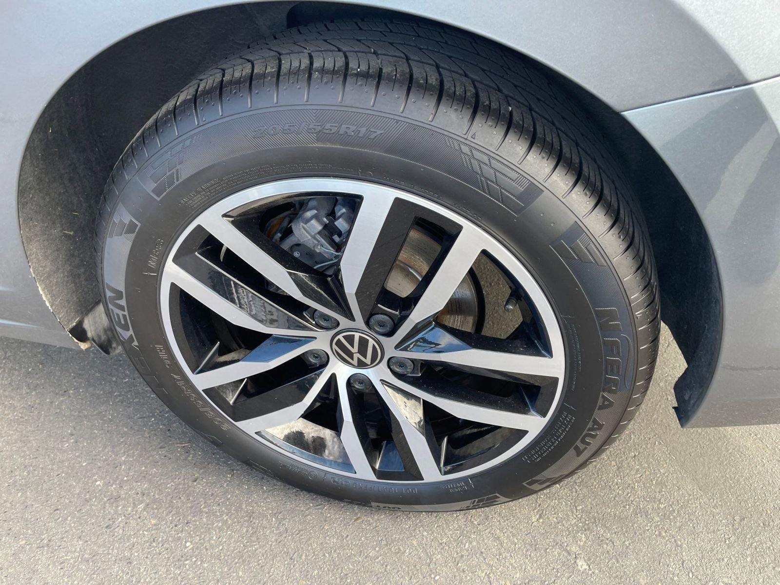 Used 2025 Volkswagen Jetta SE image 30