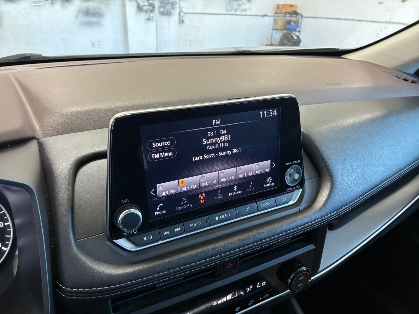 Used 2023 Nissan Rogue SV image 20