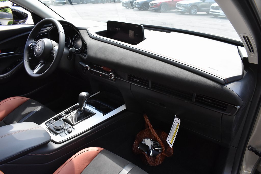 New 2025 MAZDA CX-30 Carbon image 22
