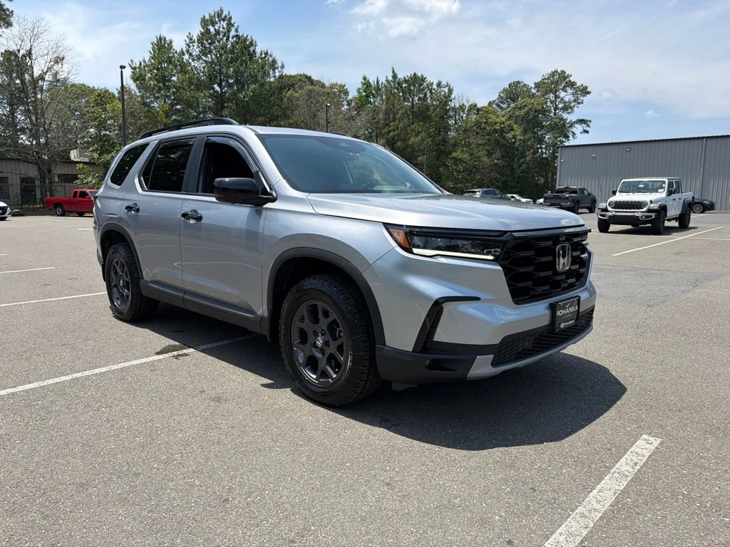Certified 2025 Honda Pilot TrailSport image 4
