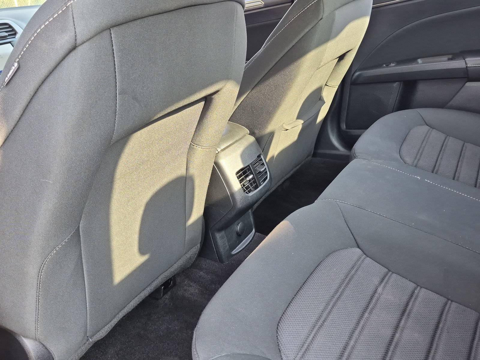 Used 2020 Ford Fusion SE FWD image 17