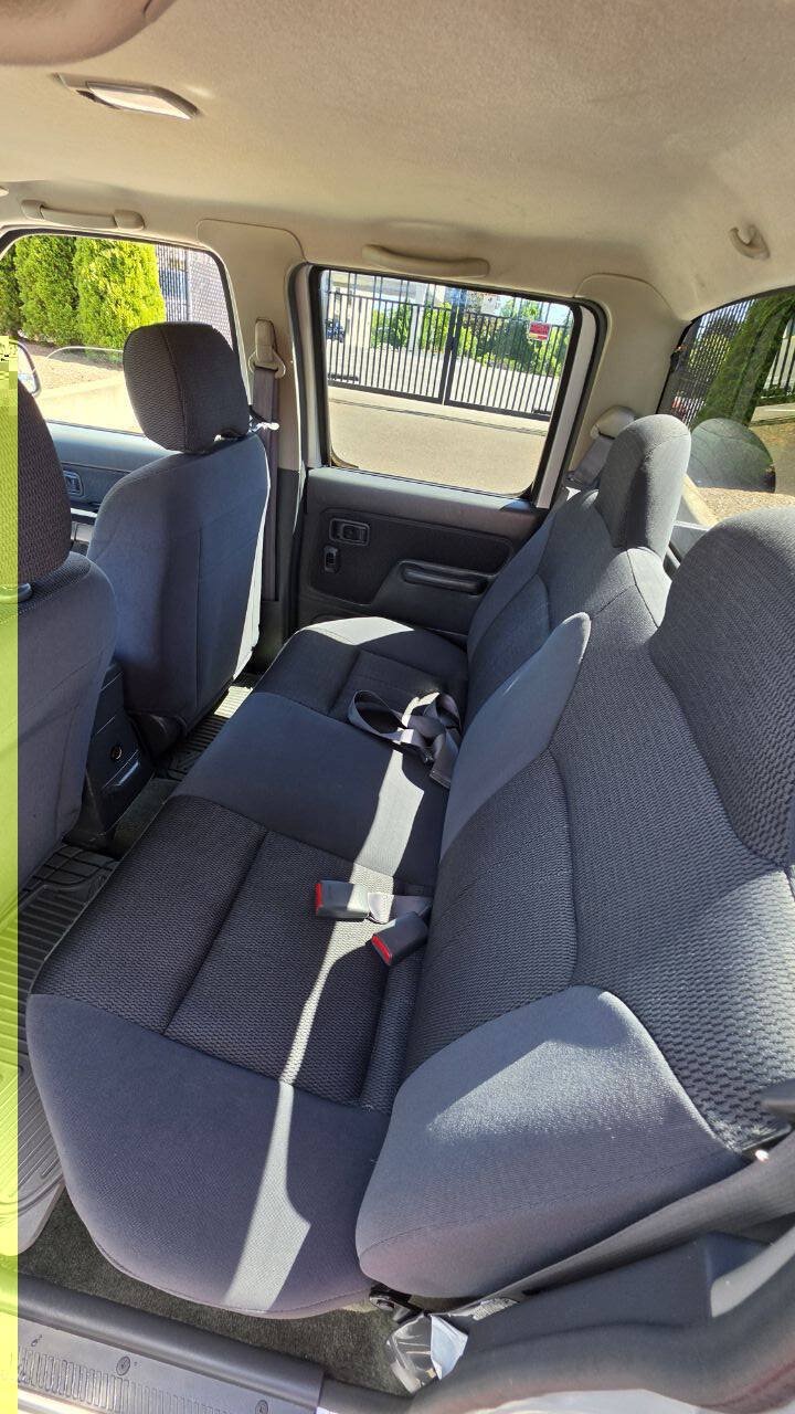 Used 2002 Nissan Frontier XE AWD/4WD image 10