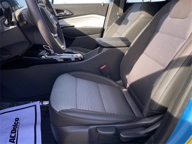 Certified 2025 Chevrolet Trax LT w/ LT Convenience Package image 22