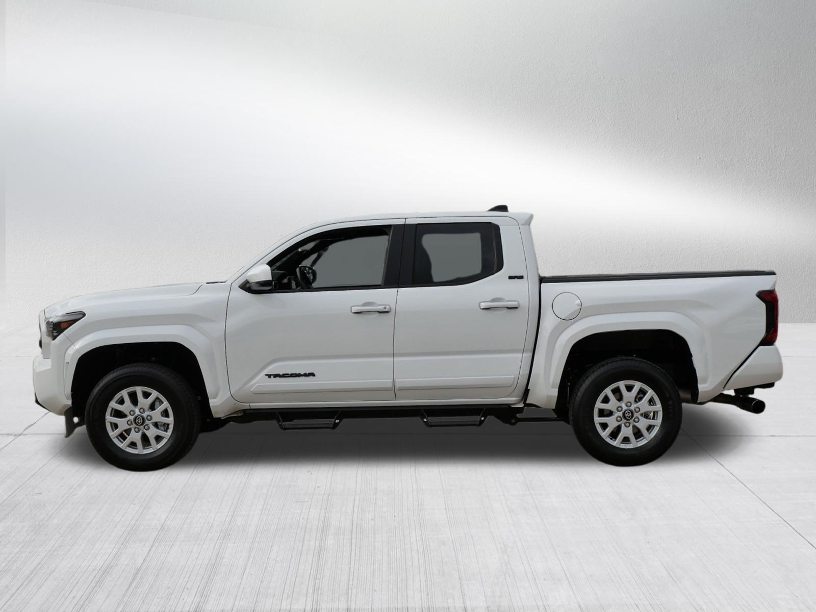 Certified 2024 Toyota Tacoma SR5 AWD/4WD image 5
